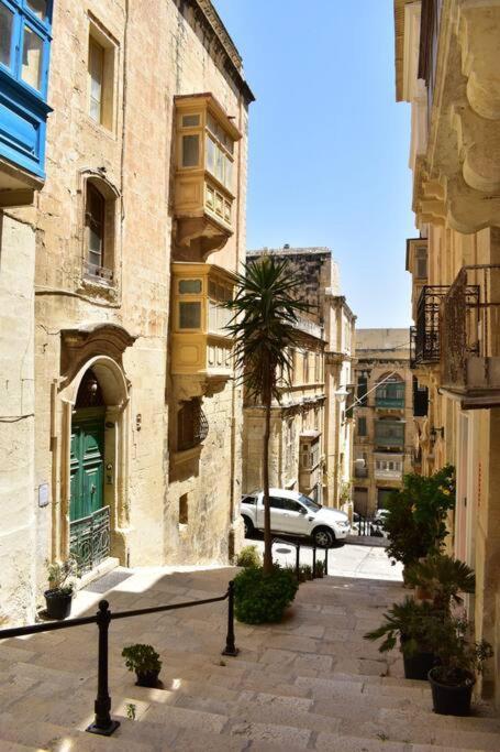 City Centre Pied-A-Terre Near Food Market And Walking Distance To Bus Terminus Валетта Экстерьер фото